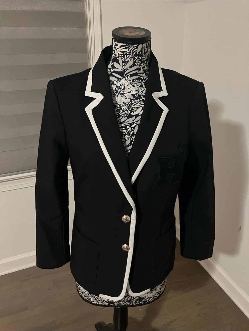 Tommy Hilfiger Black/white blazer w gold buttons